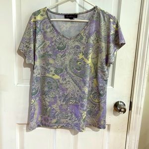 Stylish top, unique pattern, petite large. Perfect condition! Silver beads